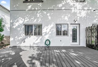 2704 Treasure Cove Cir in Fort Lauderdale, FL - Foto de edificio - Building Photo