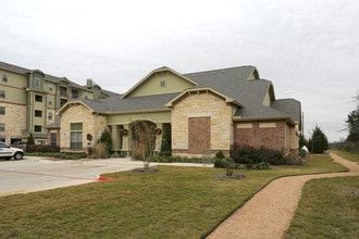 Creekside Villas Senior Village in Buda, TX - Foto de edificio - Building Photo