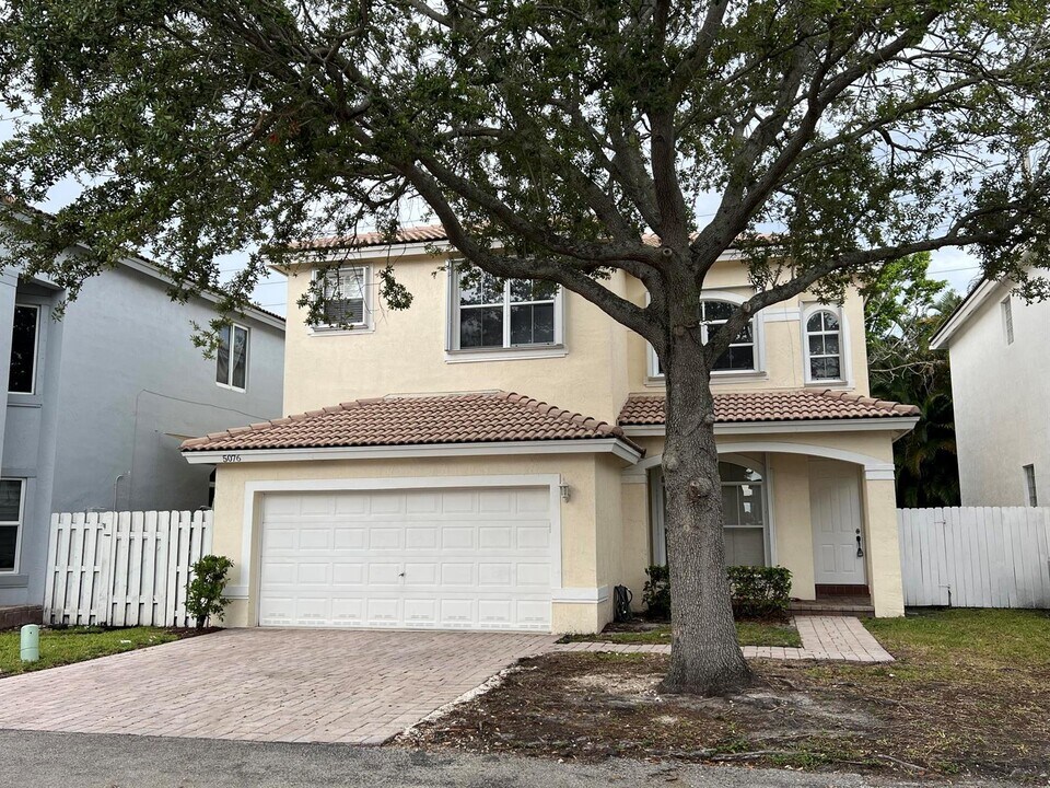 5076 SW 38th Way in Fort Lauderdale, FL - Building Photo