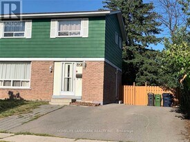 90 Crittenden Square in Toronto, ON - Building Photo