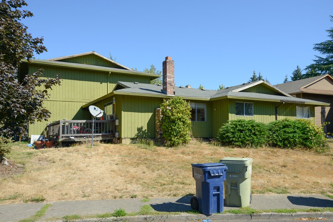 17085 SW Merlo Rd in Beaverton, OR - Building Photo