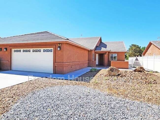 1229 Bourbon St in Pahrump, NV - Foto de edificio - Building Photo