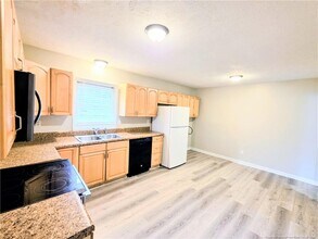 425 Morley Dr in Fayetteville, NC - Building Photo - Building Photo