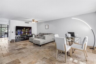 1424 NW 113th Way in Pembroke Pines, FL - Building Photo - Building Photo