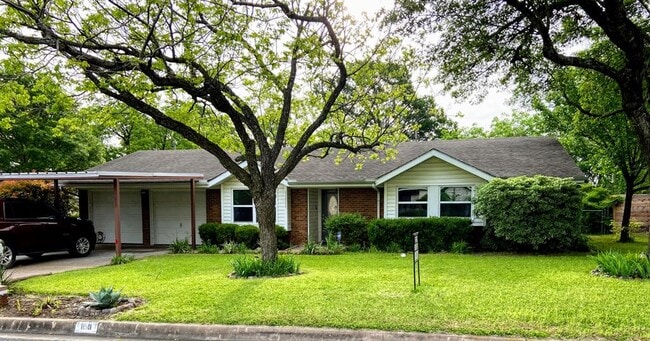 property at 11511 N Oaks Dr