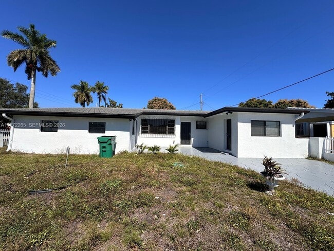 1631 NW 175th St in Miami, FL - Building Photo - Building Photo