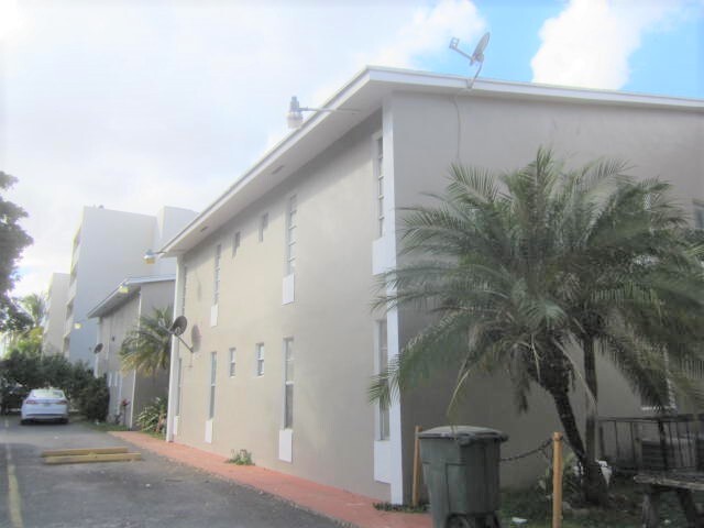 1525 NW 19th Terrace, Unit 2 in Miami, FL - Building Photo