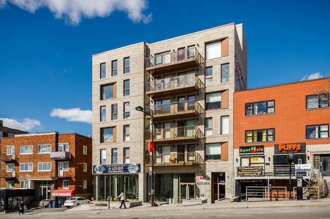 5715 De La Côte Des Neiges Ch in Montréal, QC - Building Photo - Building Photo