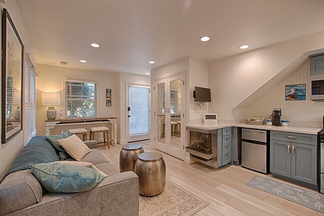 307 Capitola Ave, Unit B in Capitola, CA - Building Photo - Building Photo