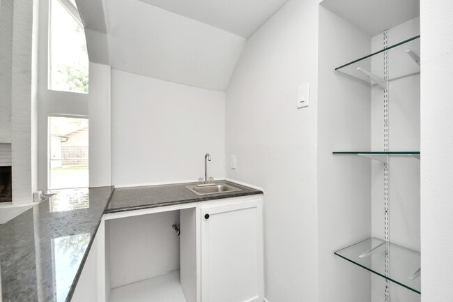 property at 5310 Oak Cove Dr