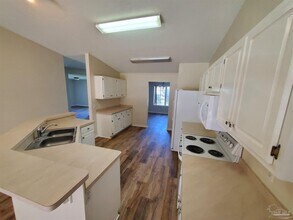 2490 Vale Dr in Navarre, FL - Building Photo - Building Photo