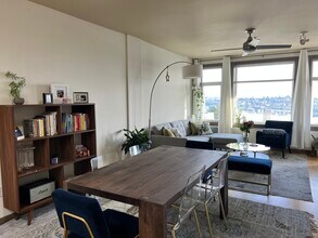 655 Crockett St, Unit A306 in Seattle, WA - Foto de edificio - Building Photo