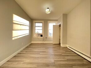 90 E 25th St in Bayonne, NJ - Building Photo - Building Photo