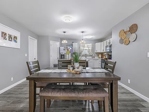 property at 402 Lacasa Loop
