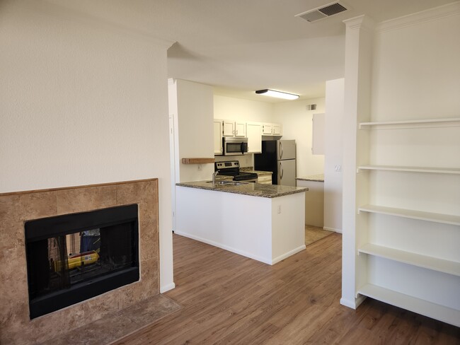 7009 E Acoma Dr, Unit 2120 in Scottsdale, AZ - Building Photo - Building Photo