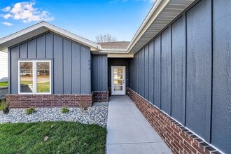 654 S Mission Ave in Springfield, MO - Building Photo - Building Photo