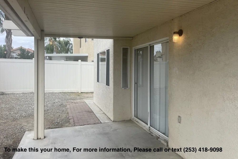 361 Via Capri in Hemet, CA - Building Photo