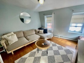 356 Hanover St, Unit 4 Apartamentos