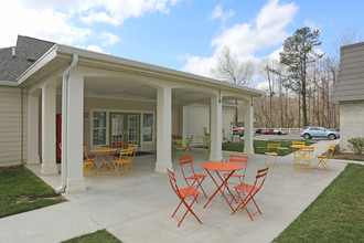 Courtyard Commons in Jamestown, NC - Foto de edificio - Building Photo