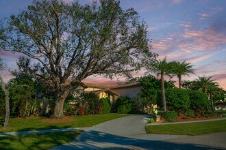 15835 Meadow Wood Dr in Wellington, FL - Foto de edificio - Building Photo