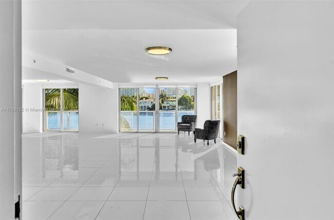 9901 E Bay Harbor Dr in Bay Harbor Islands, FL - Building Photo - Building Photo