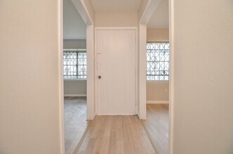 5243 Greylog Dr in Houston, TX - Building Photo - Building Photo