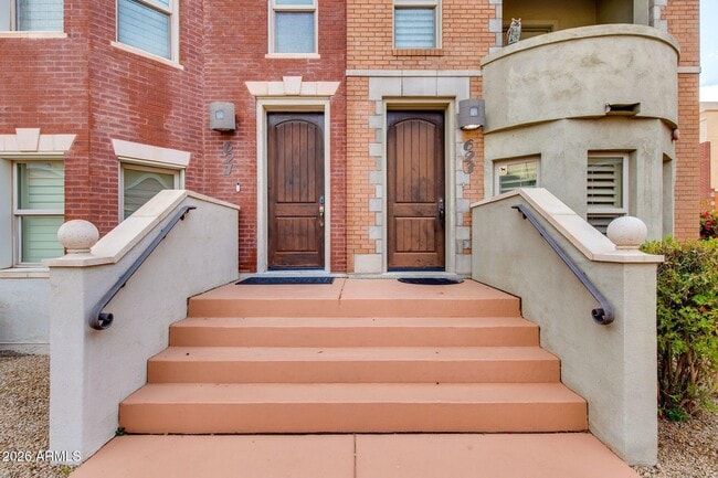 property at 623 S Roosevelt St