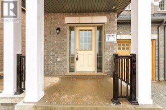 1118 Trudeau Dr in Milton, ON - Building Photo - Building Photo