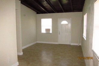 3701 SW 48th Ave in Hollywood, FL - Foto de edificio - Building Photo