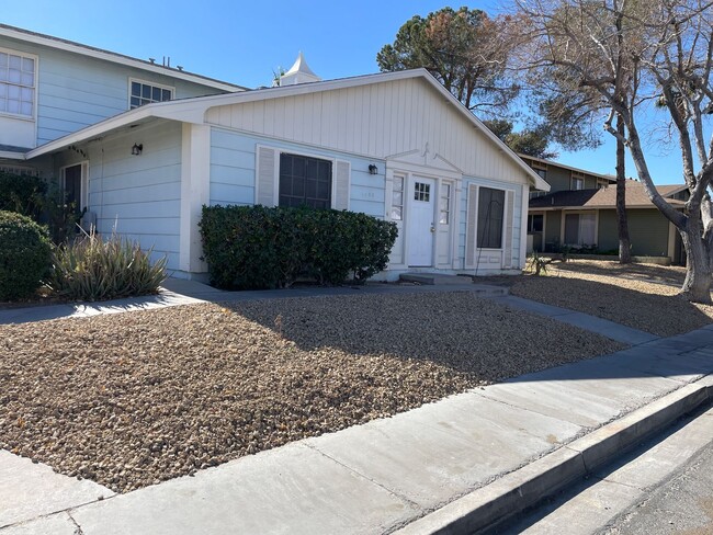 1495 Lorilyn Ave in Las Vegas, NV - Building Photo - Building Photo