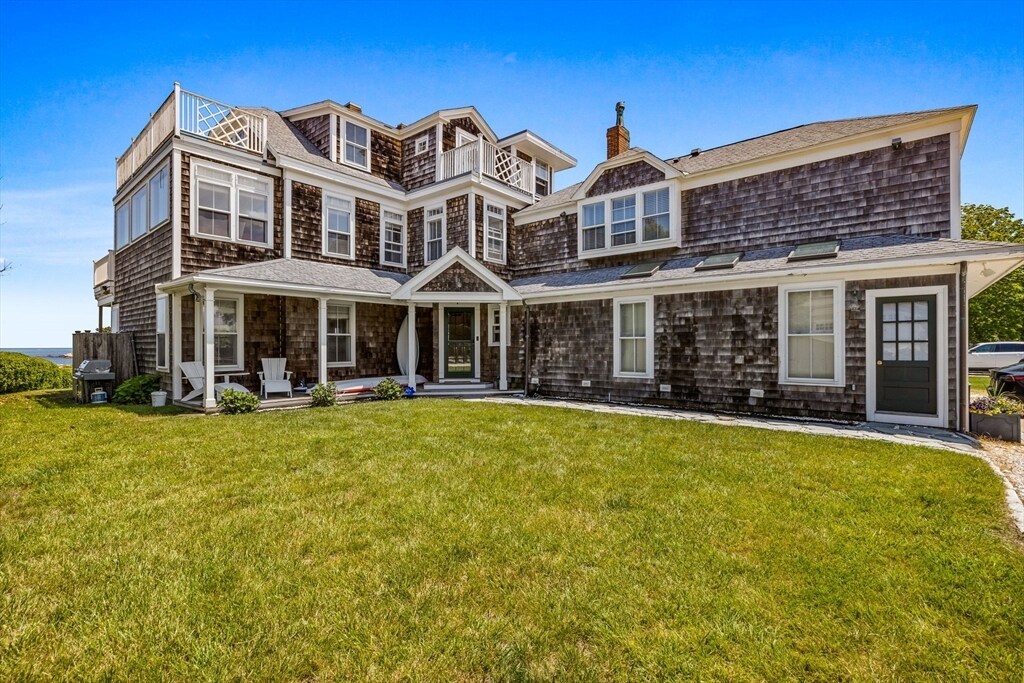 15 Sheldon Rd in Cohasset, MA - Building Photo