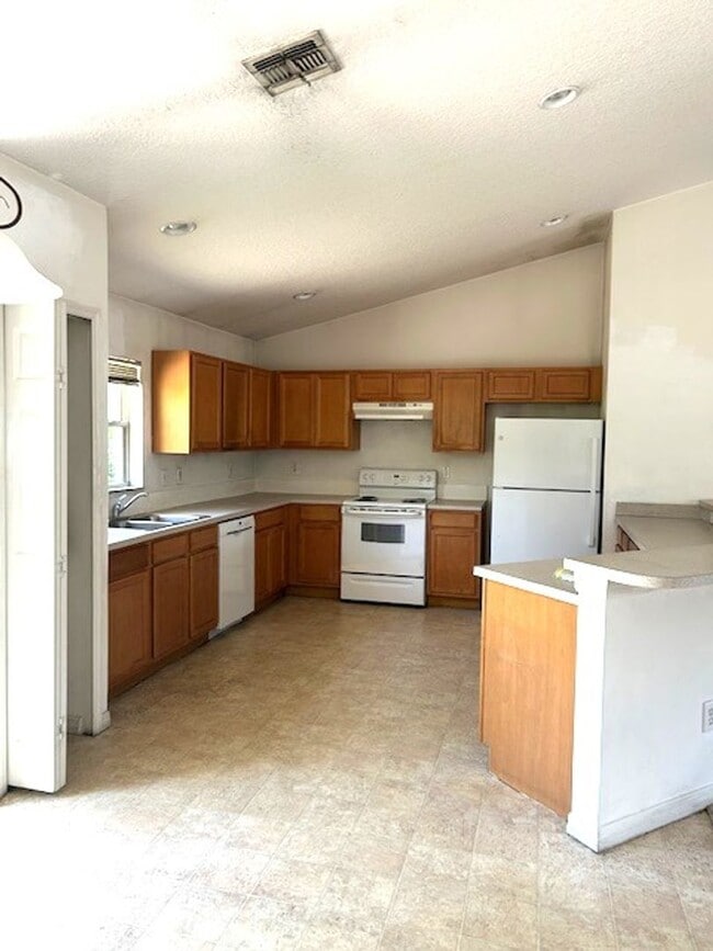 3155 Mapleshade St in Deltona, FL - Building Photo - Building Photo