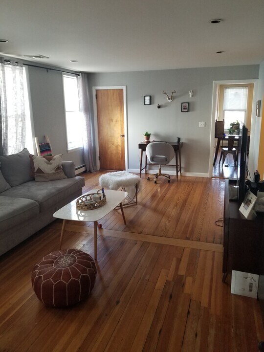 32 Frankfort St, Unit 2 in Boston, MA - Building Photo