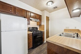 704 Rollingway Dr in Round Rock, TX - Building Photo - Building Photo
