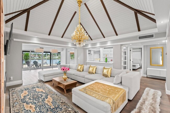 6106 Royal Poinciana Ln in Tamarac, FL - Building Photo - Building Photo