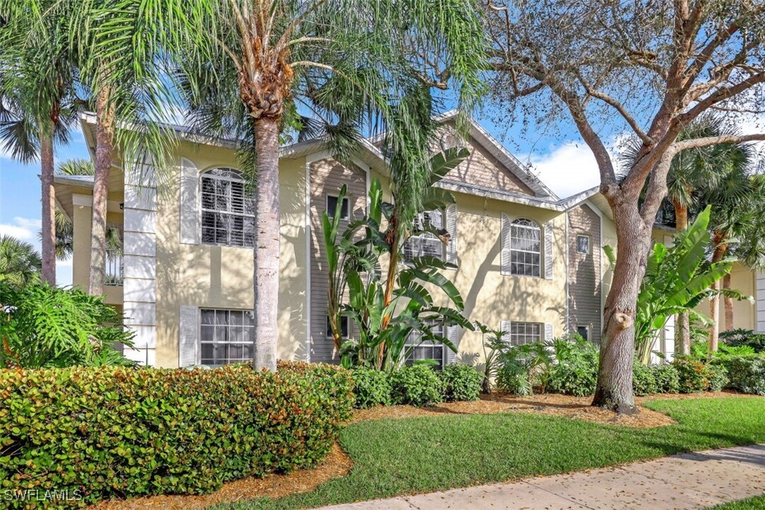 1240 Shady Rest Ln in Naples, FL - Building Photo