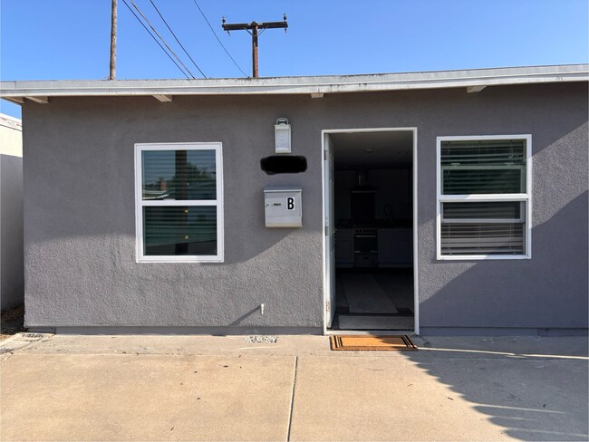902 S Agate St, Unit B in Anaheim, CA - Building Photo - Building Photo