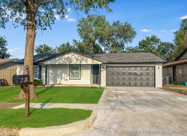 property at 3001 S Ash Ct