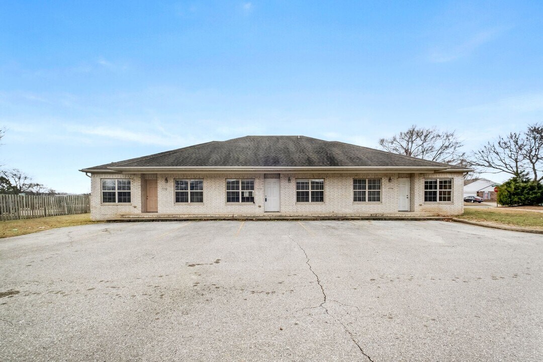 1270 N Trinity Dr in Fayetteville, AR - Building Photo