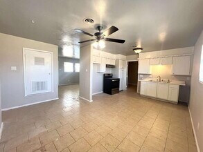 1711 E 1st St in Lubbock, TX - Building Photo - Building Photo