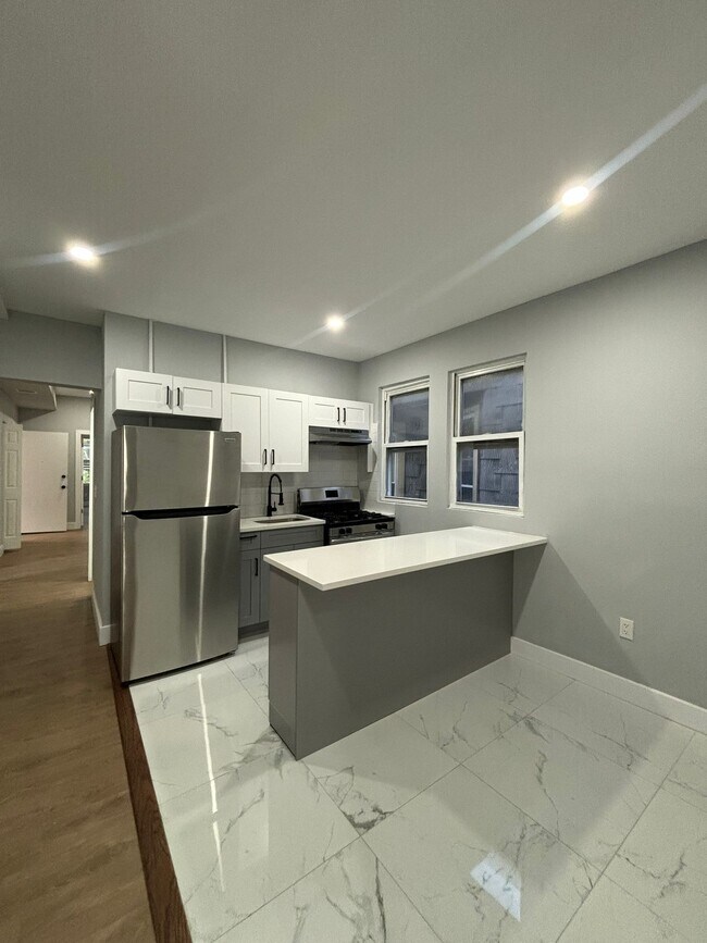 11 William St, Unit 1 in East Orange, NJ - Building Photo - Building Photo
