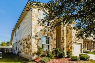 252 Oak Creek Way in New Braunfels, TX - Foto de edificio - Building Photo