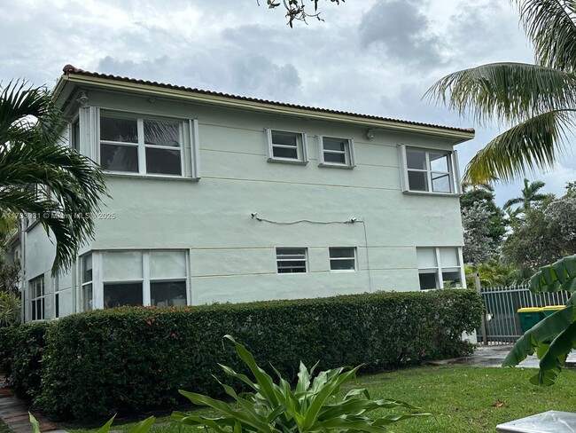 1289 Marseille Dr in Miami, FL - Building Photo - Building Photo