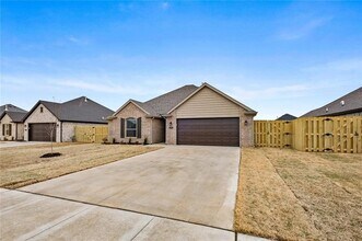 275 W Tyler Rd in Farmington, AR - Building Photo - Building Photo