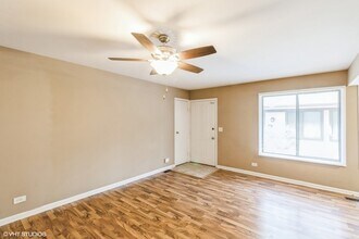 1423 Sacramento Dr, Unit 1002 in Hanover Park, IL - Building Photo - Building Photo