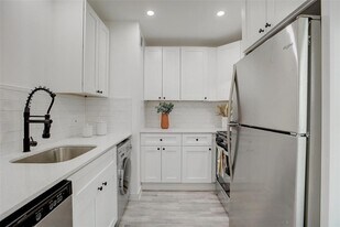 1200 E 52nd St in Austin, TX - Building Photo