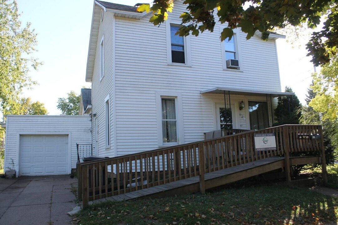 639 Hudson St-Unit -Unit 2 in Eau Claire, WI - Building Photo