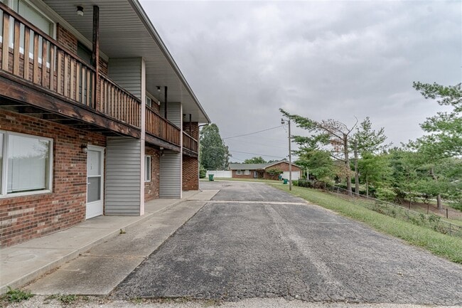 1036 Ellen Dr in Radcliff, KY - Building Photo - Building Photo