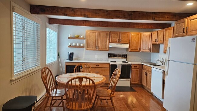 1330 Lake St in Bristol, NH - Building Photo - Building Photo