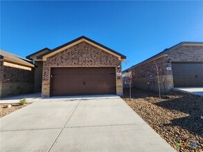443 Emma Dr in New Braunfels, TX - Building Photo - Building Photo